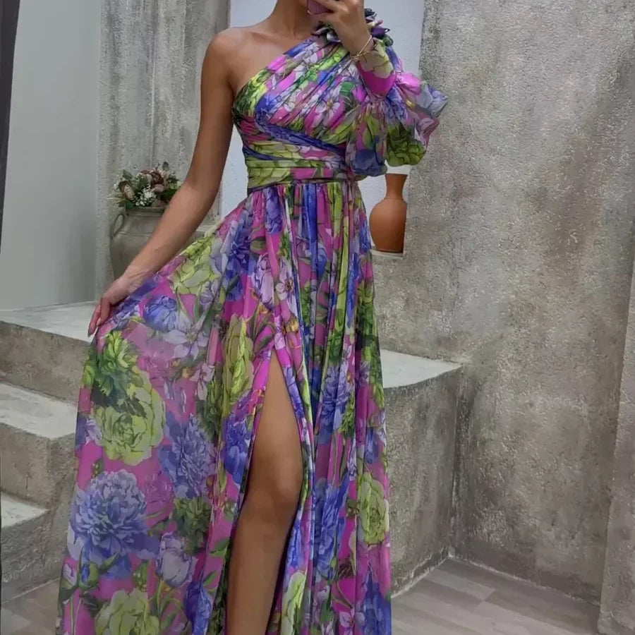 Monica - Elegant and Flowing Dress