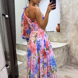 Monica - Elegant and Flowing Dress
